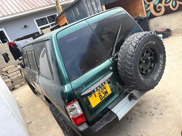 Nissan Patrol 2004 Blue
