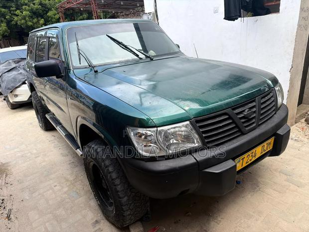 Nissan Patrol 2004 Blue