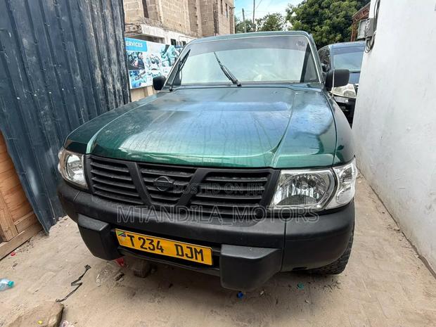 Nissan Patrol 2004 Blue