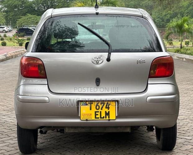 Toyota Vitz 2005 Gray