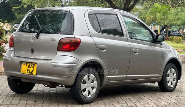 Toyota Vitz 2005 Gray