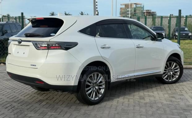 Toyota Harrier 2.0 2015 Off white