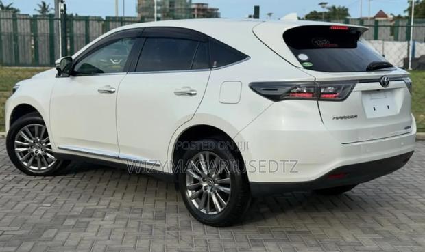 Toyota Harrier 2.0 2015 Off white