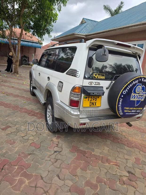 Toyota Land Cruiser Prado 2001 White