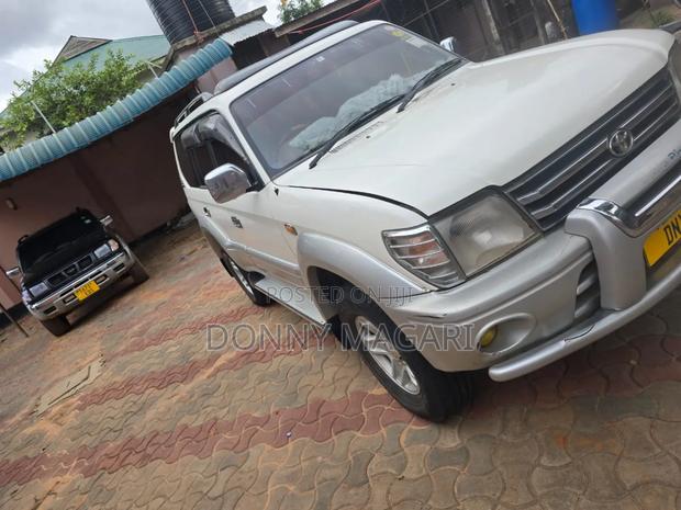 Toyota Land Cruiser Prado 2001 White