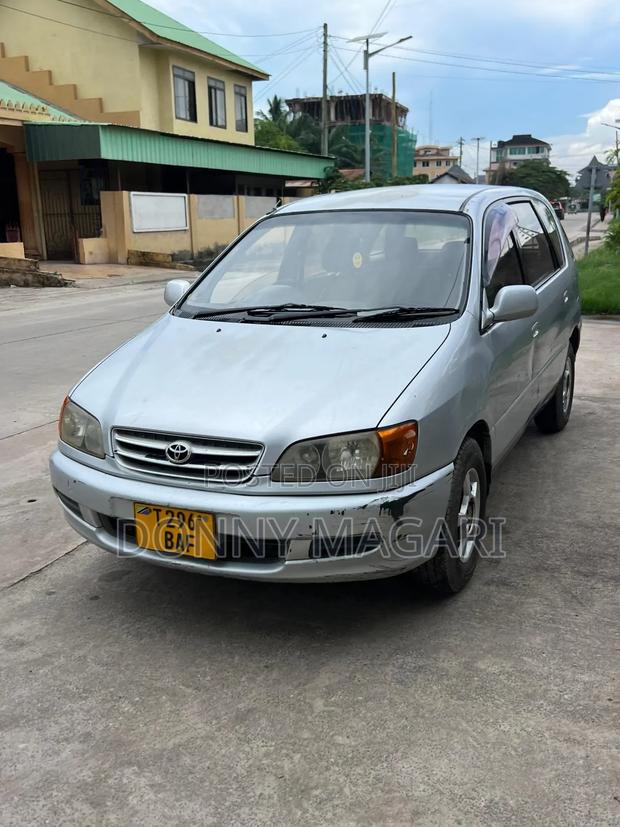 Toyota Ipsum 2004 Silver
