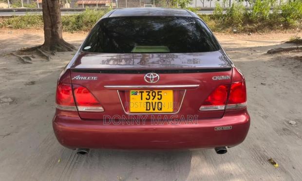 Toyota Crown 2006 Maroon