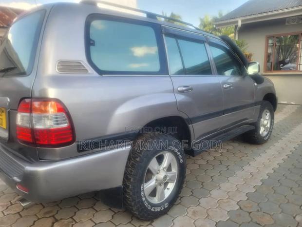 Toyota Land Cruiser 2006 Silver
