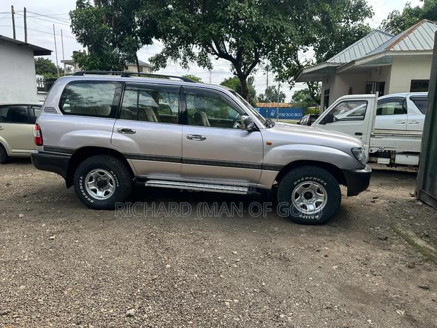 Toyota Land Cruiser 2003 Silver