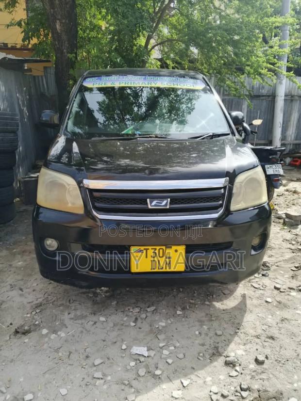 Toyota Noah 2005 Black