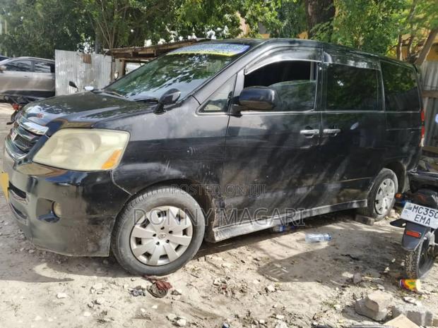 Toyota Noah 2005 Black