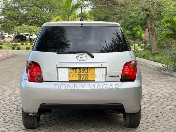 Toyota IST 2004 Silver