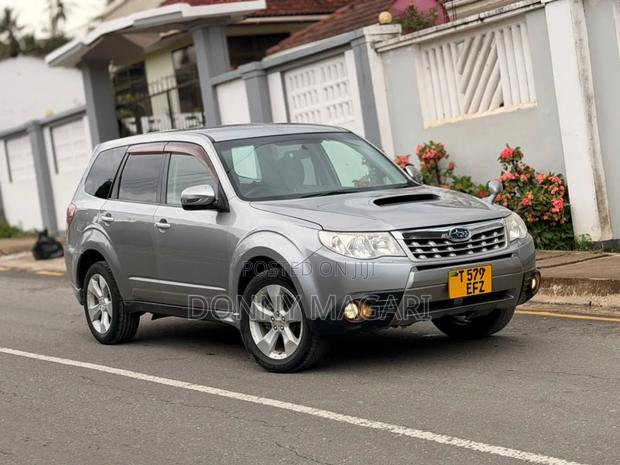 Subaru Forester 2010 Silver