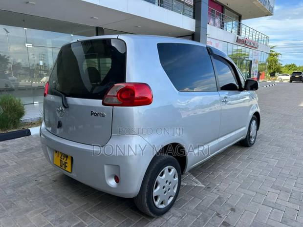 Toyota Porte 1.3 FWD 2004 Silver