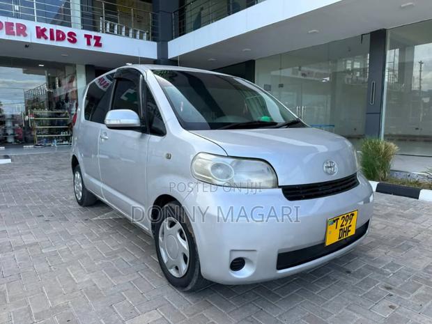Toyota Porte 1.3 FWD 2004 Silver