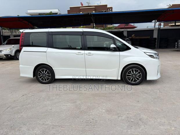 Toyota Noah 2014 White