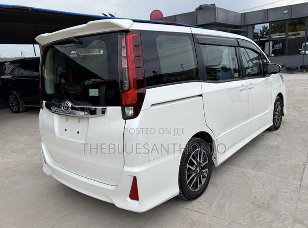 Toyota Noah 2014 White