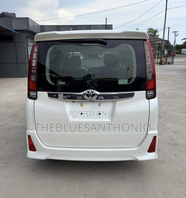 Toyota Noah 2014 White
