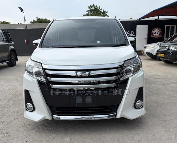 Toyota Noah 2014 White