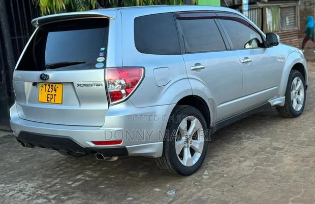 Subaru Forester 2010 Silver