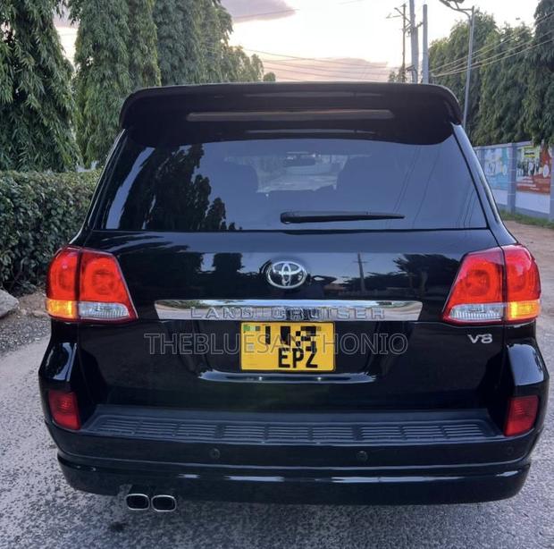 Toyota Land Cruiser 2011 Black