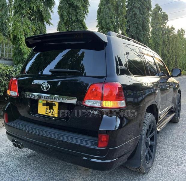 Toyota Land Cruiser 2011 Black