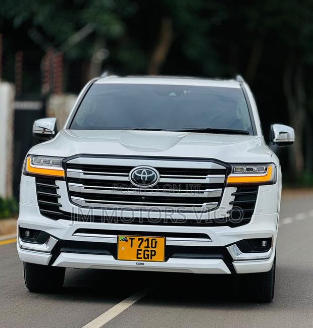 Toyota Land Cruiser 2022 White
