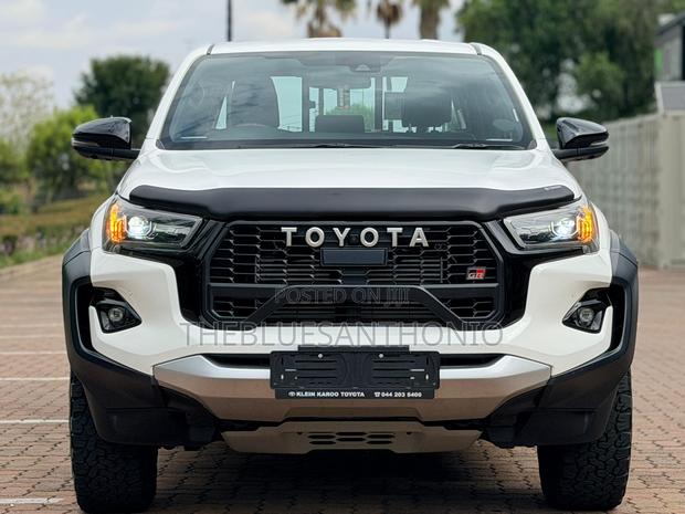 New Toyota Hilux 2025 White