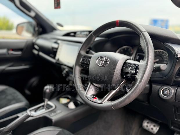 New Toyota Hilux 2025 White