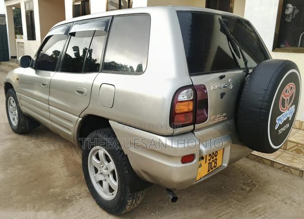 Toyota RAV4 1999 Silver