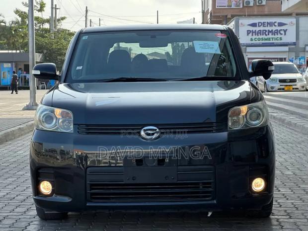 Toyota Corolla Rumion 2010 Black