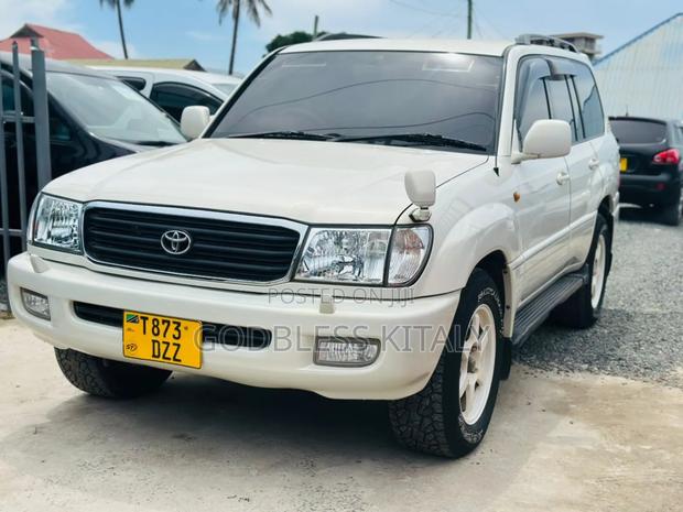 Toyota Land Cruiser 2007 White