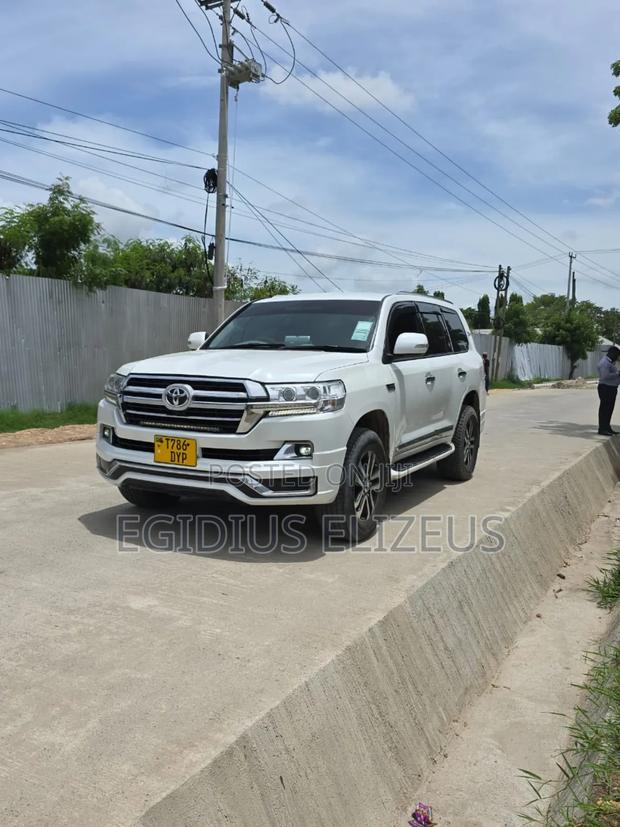 Toyota Land Cruiser 2014 White