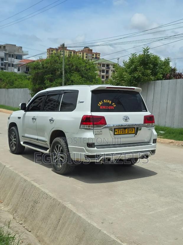 Toyota Land Cruiser 2014 White