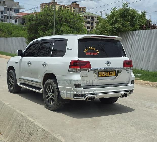 Toyota Land Cruiser 2020 White