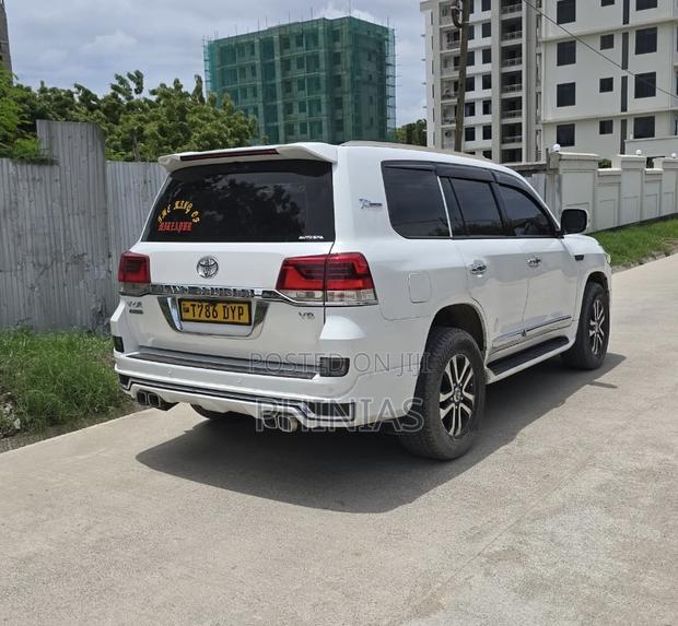Toyota Land Cruiser 2020 White