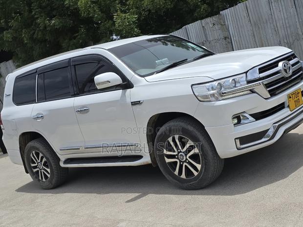 Toyota Land Cruiser 4.6 V8 VX-R 2015 White