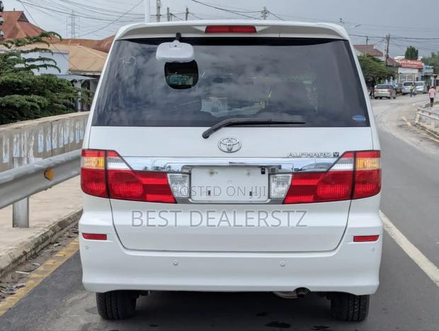 Toyota Alphard 2.4 Petrol AWD 2003 White