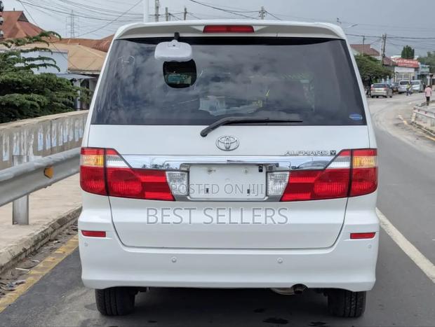 Toyota Alphard 2.4 Petrol AWD 2003 White