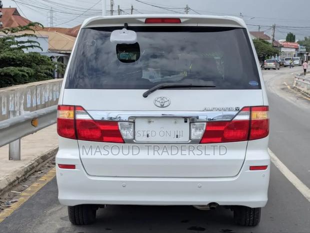 Toyota Alphard 2.4 Petrol AWD 2003 White