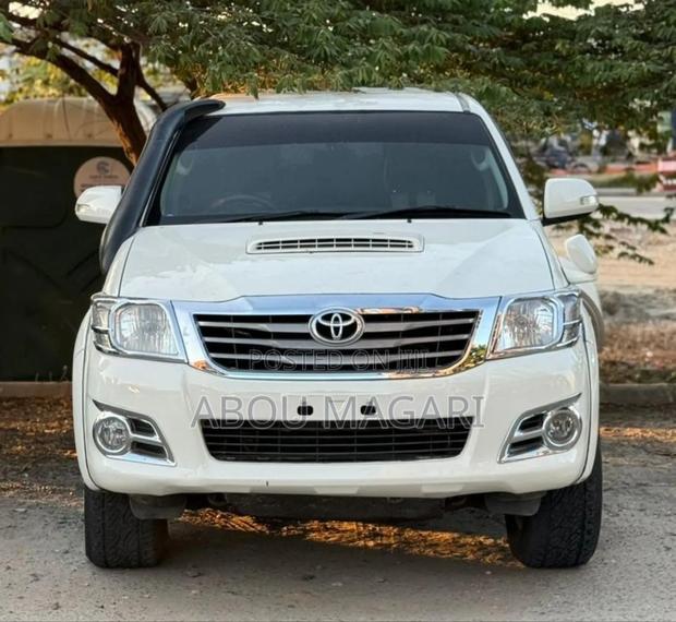Toyota Hilux 2012 White