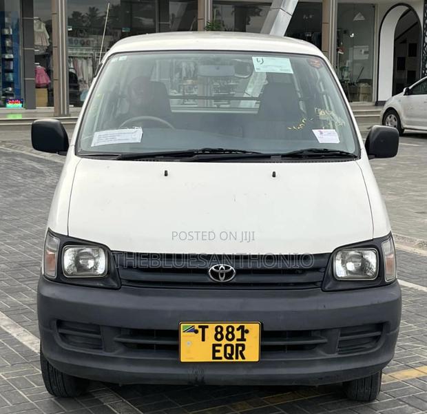 Toyota LiteAce Noah 1999 White