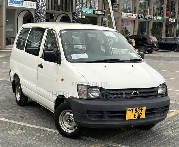 Toyota LiteAce Noah 1999 White