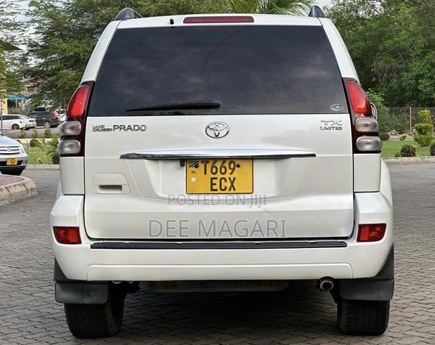 Toyota Land Cruiser Prado 2006 White