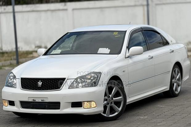 Toyota Crown 2006 White