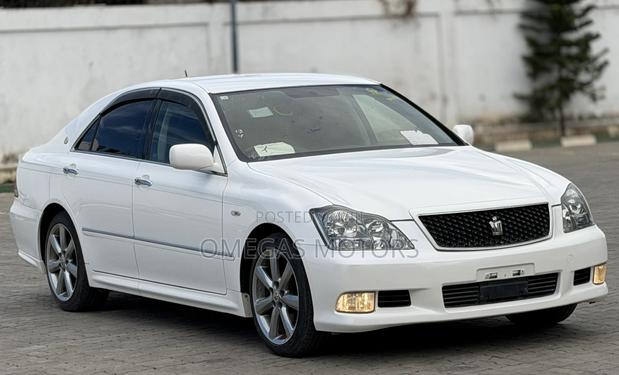 Toyota Crown 2006 White