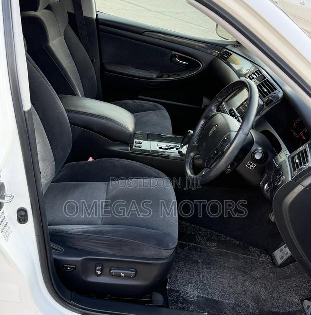Toyota Crown 2006 White