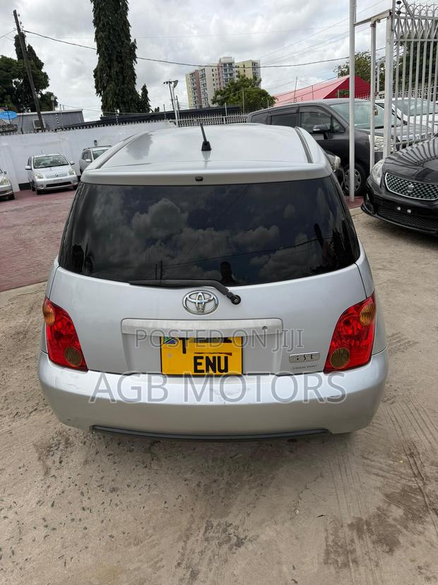 Toyota IST 2004 Silver