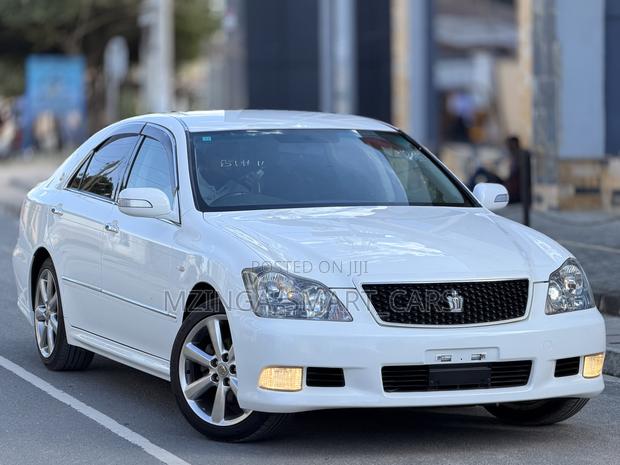 Toyota Crown 2006 White
