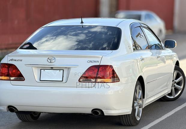 Toyota Crown 2006 White
